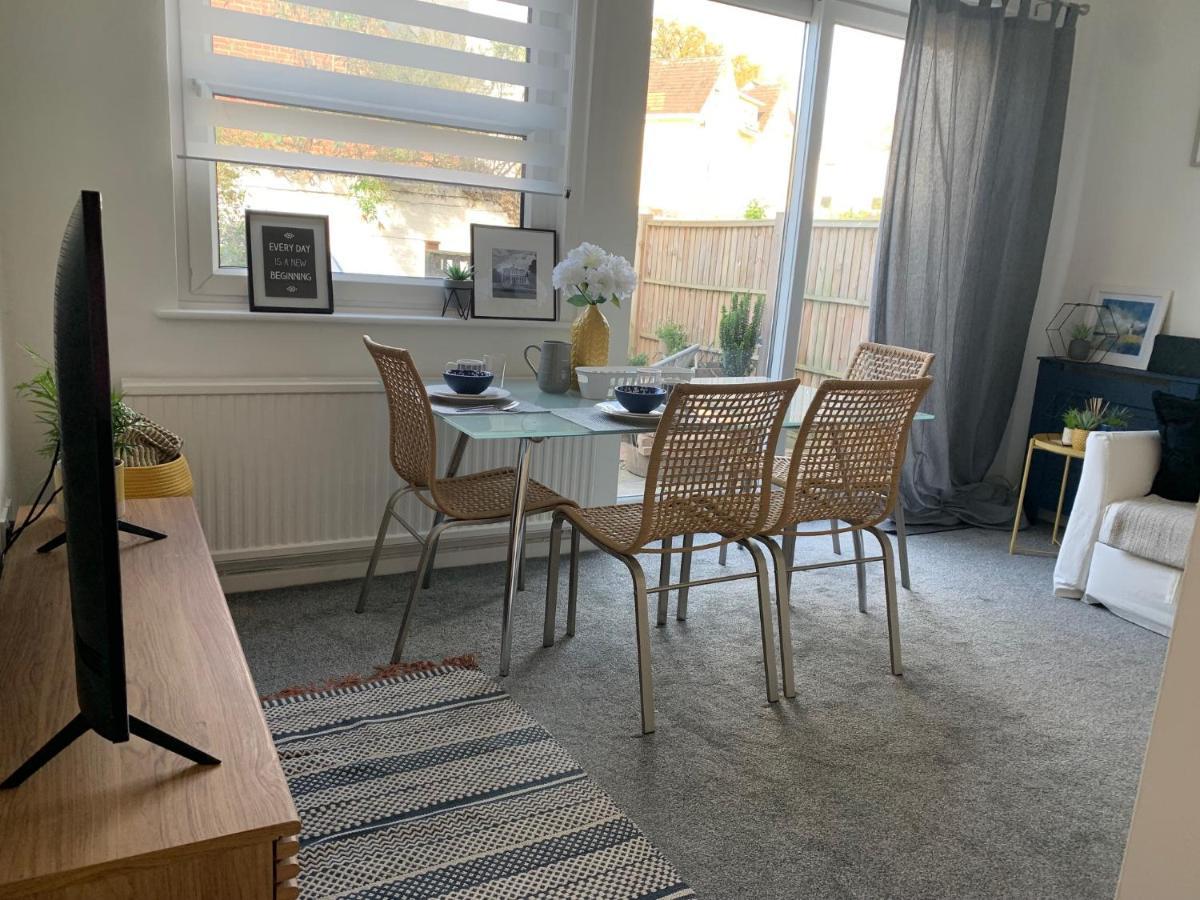 The Hideaway, Calm, Cozy, Dog Friendly Retreat Appartement Cheltenham Buitenkant foto